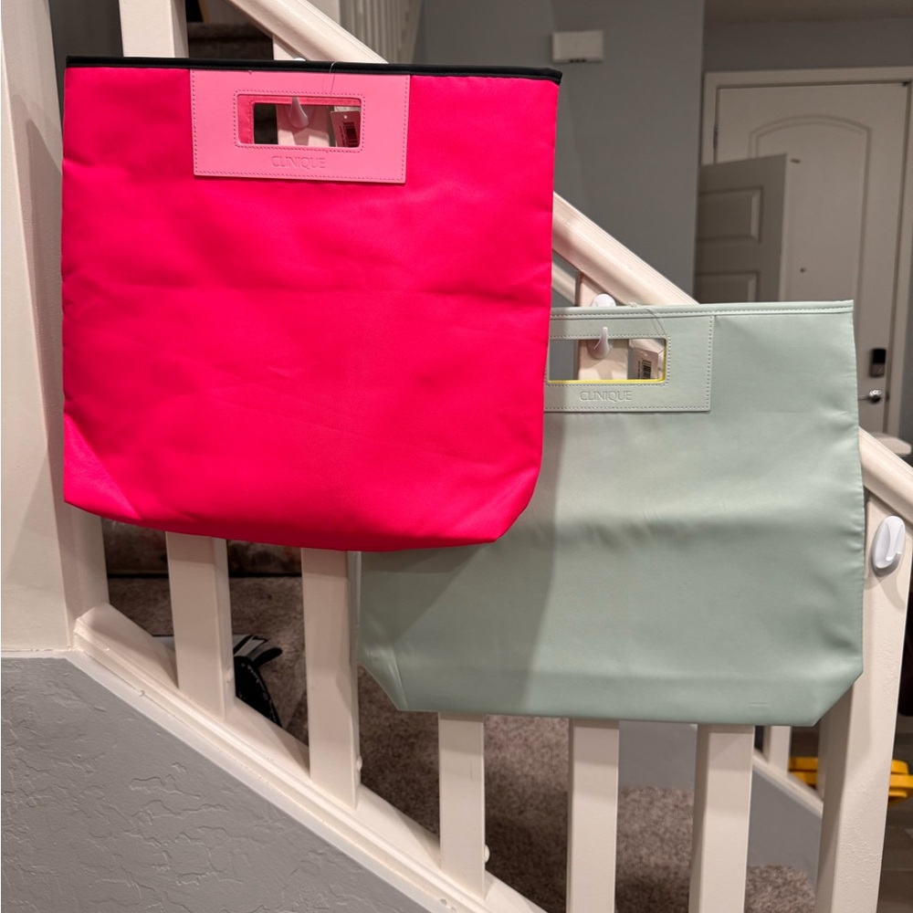 Clinique Two-Tone Tote Set — Hot Pink and Mint.